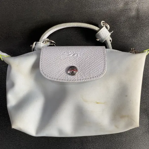 Tas selempang Longchamp biru muda bersih setelah dicuci di Rawatin